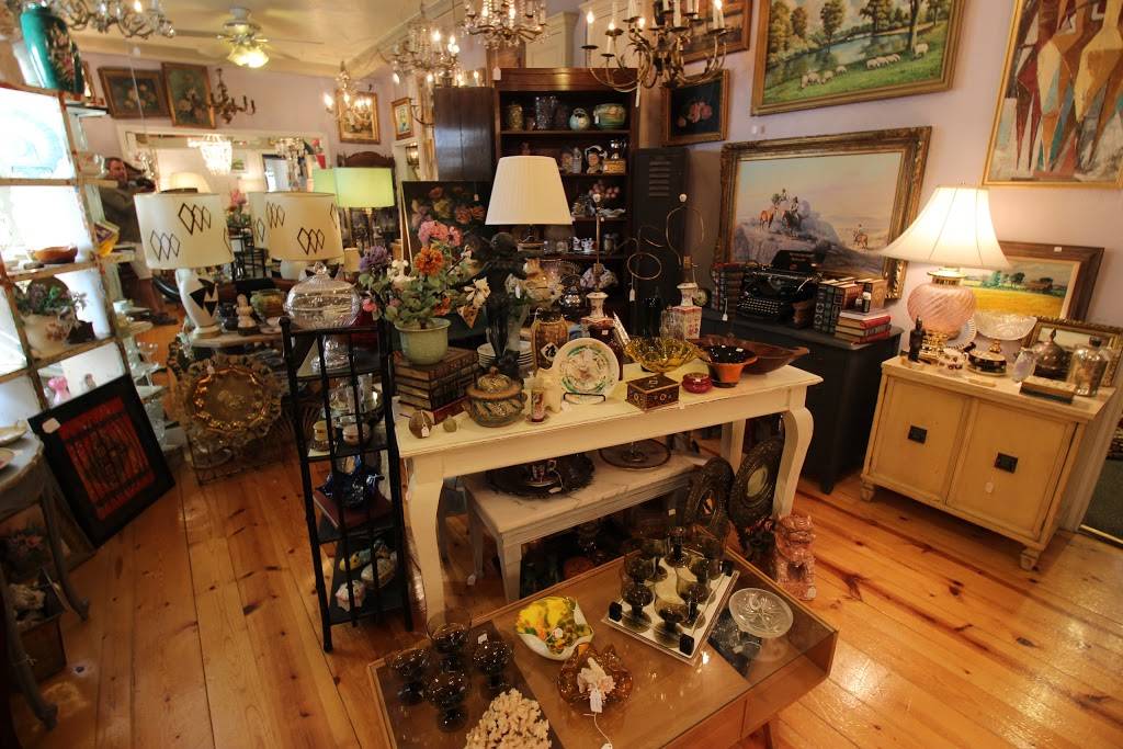 Mockingbird Manor Antiques | 4417 N Western Ave, Oklahoma City, OK 73118, USA | Phone: (405) 521-1212