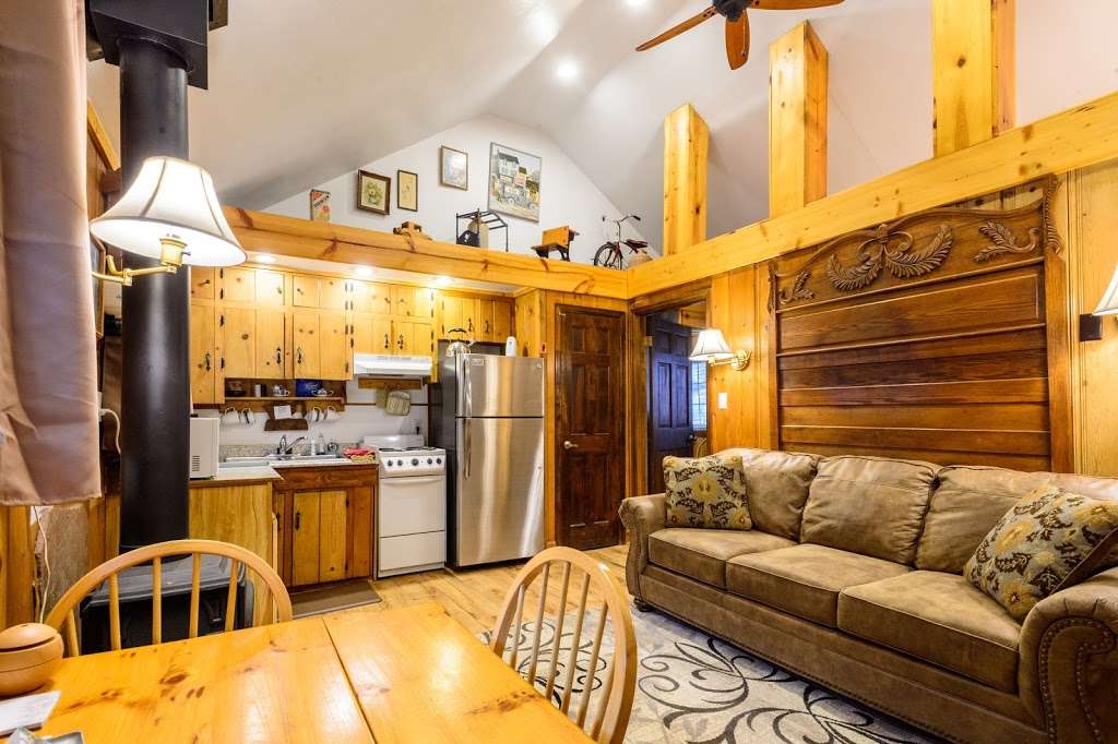 Alpen Way Chalet Mountain Lodge | 4980 County Hwy 73, Evergreen, CO 80439 | Phone: (303) 674-7467