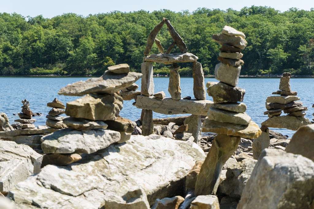 Beach of Little Rock Men | Hardwick Township, NJ 07825, USA