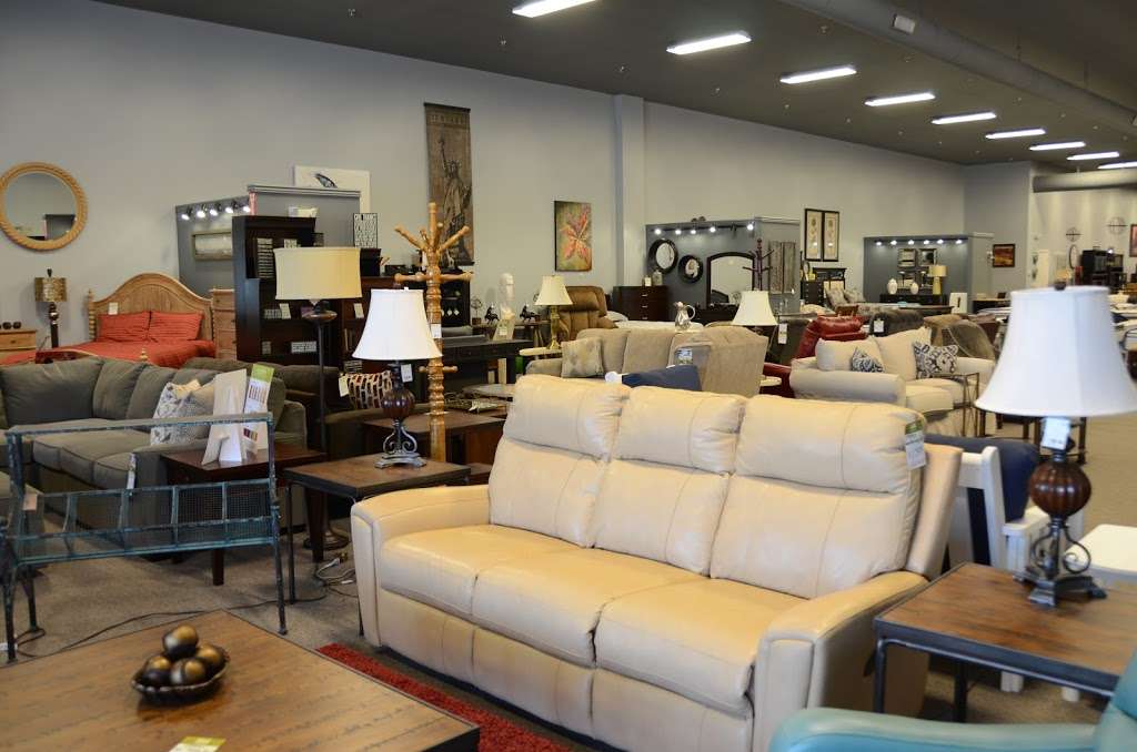 Distinctive Home Furnishings | 1180 Liberty Dr, Bloomington, IN 47403, USA | Phone: (812) 676-1300