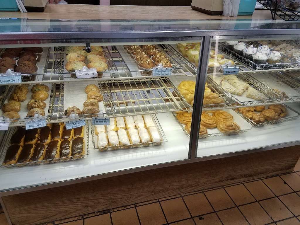 Spunky Dunkers Donuts | 20 S Northwest Hwy, Palatine, IL 60074, USA | Phone: (847) 358-7935