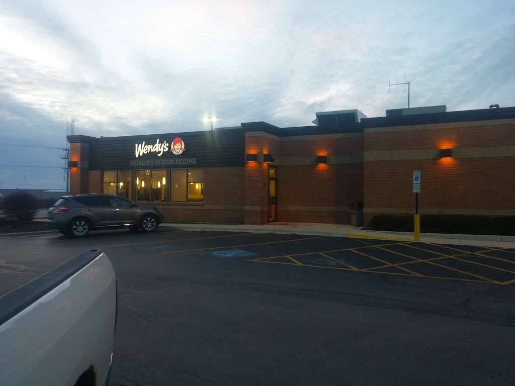 Wendys | 105 Arrowhead Dr, Hampshire, IL 60140, USA | Phone: (847) 683-9478