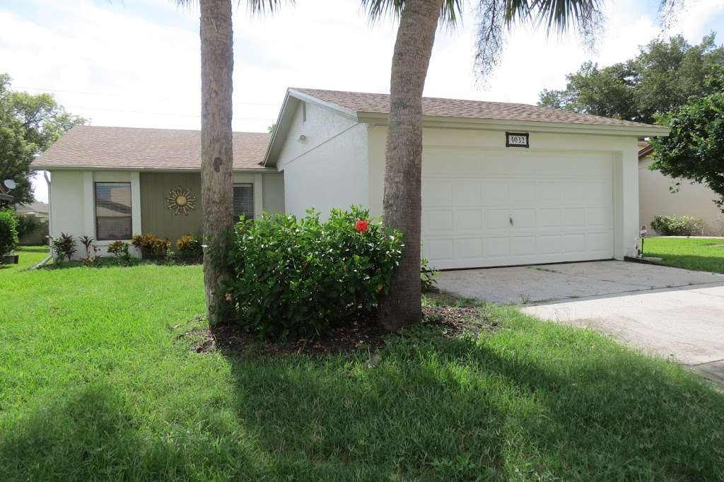 Village Realty | 2500 Recker Hwy, Winter Haven, FL 33880, USA | Phone: (863) 299-6767