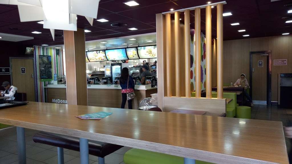 McDonalds | THE OAKS RETAIL PARK, Howard Way, Harlow CM20 2AB, UK | Phone: 01279 635060