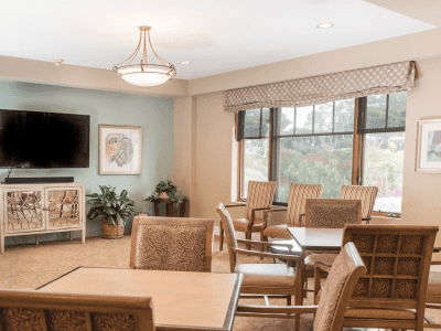 Crown Cove - Meridian Senior Living | 3901 East Coast Hwy, Corona Del Mar, CA 92625 | Phone: (949) 760-2800