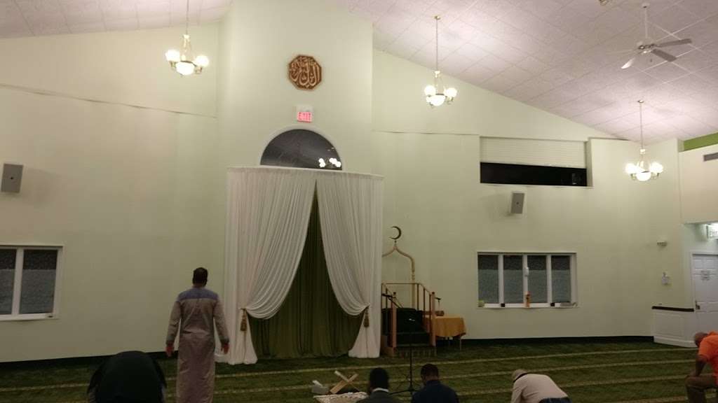 Islamic Center of Wheaton | 900 E Geneva Rd, Wheaton, IL 60187, USA | Phone: (630) 480-7592