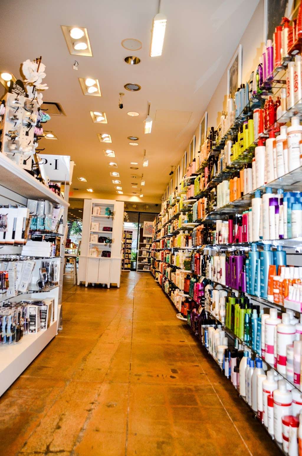 Planet Beauty Calabasas | 23637 Calabasas Rd, Calabasas, CA 91302, USA | Phone: (818) 225-8920