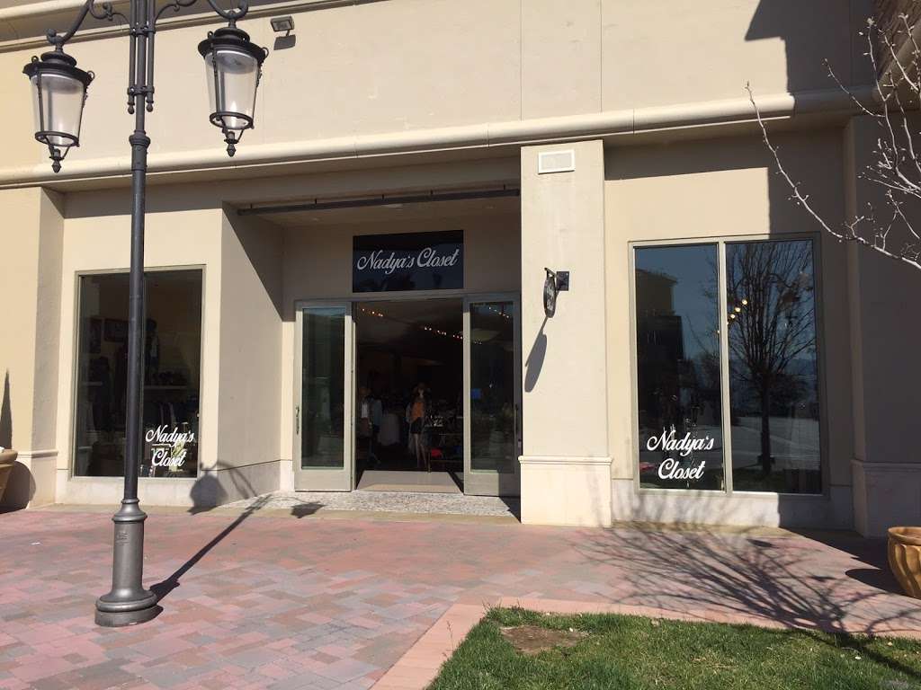 NADYAS CLOSET | 1555 Simi Town Center Way, Simi Valley, CA 93065, USA | Phone: (805) 578-3505