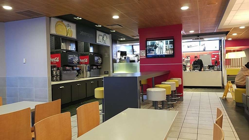 McDonalds | 5353 NW 64th St, Kansas City, MO 64151, USA | Phone: (816) 587-6266