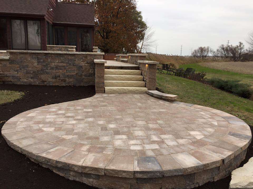 Lloyd Landscaping & Garden Center | 662 Park Ave, Genoa, IL 60135, USA | Phone: (779) 382-0402