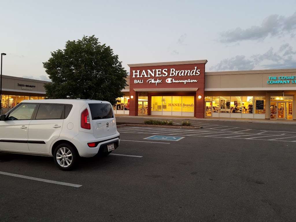 Hanesbrands Outlet Store | 11211 120th Ave, Pleasant Prairie, WI 53158, USA | Phone: (262) 857-9303