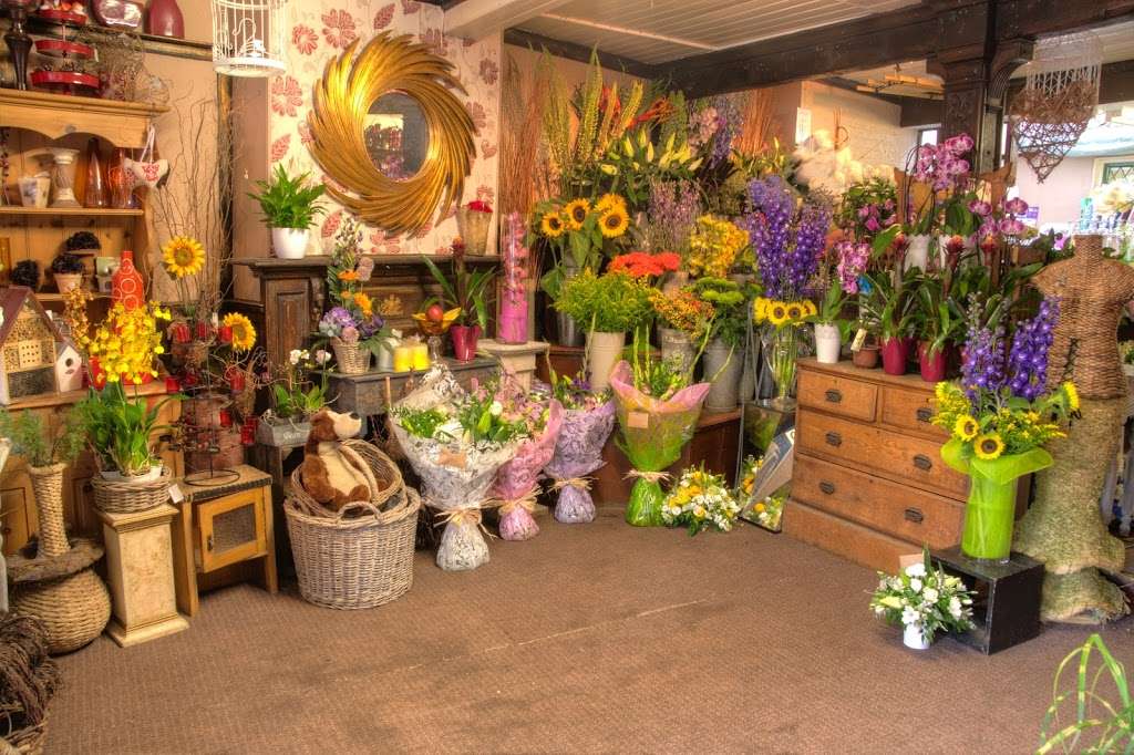 Roses Florist Of Chislehurst | 4 Royal Parade, Chislehurst BR7 6NR, UK | Phone: 020 8467 3203