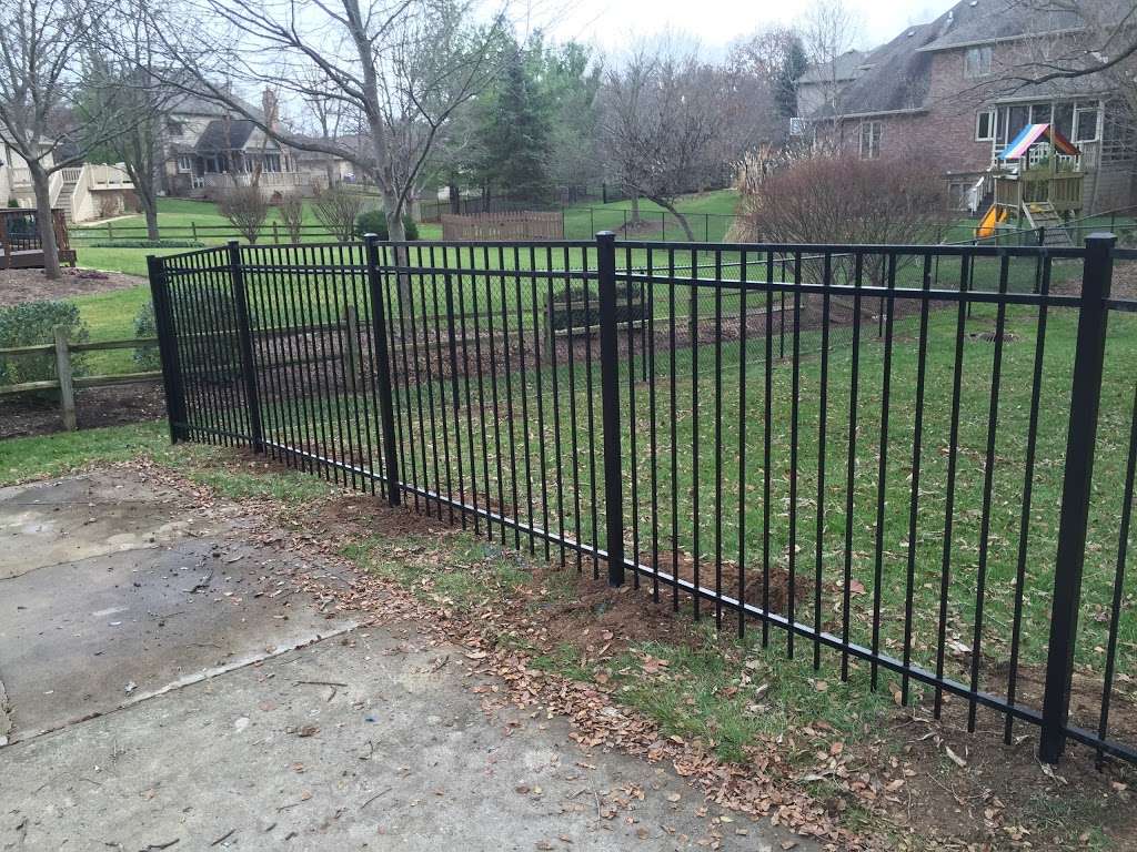 Mayes Fence Builder | 49 North Railroad Street, Whiteland, IN 46184, USA | Phone: (317) 403-6549