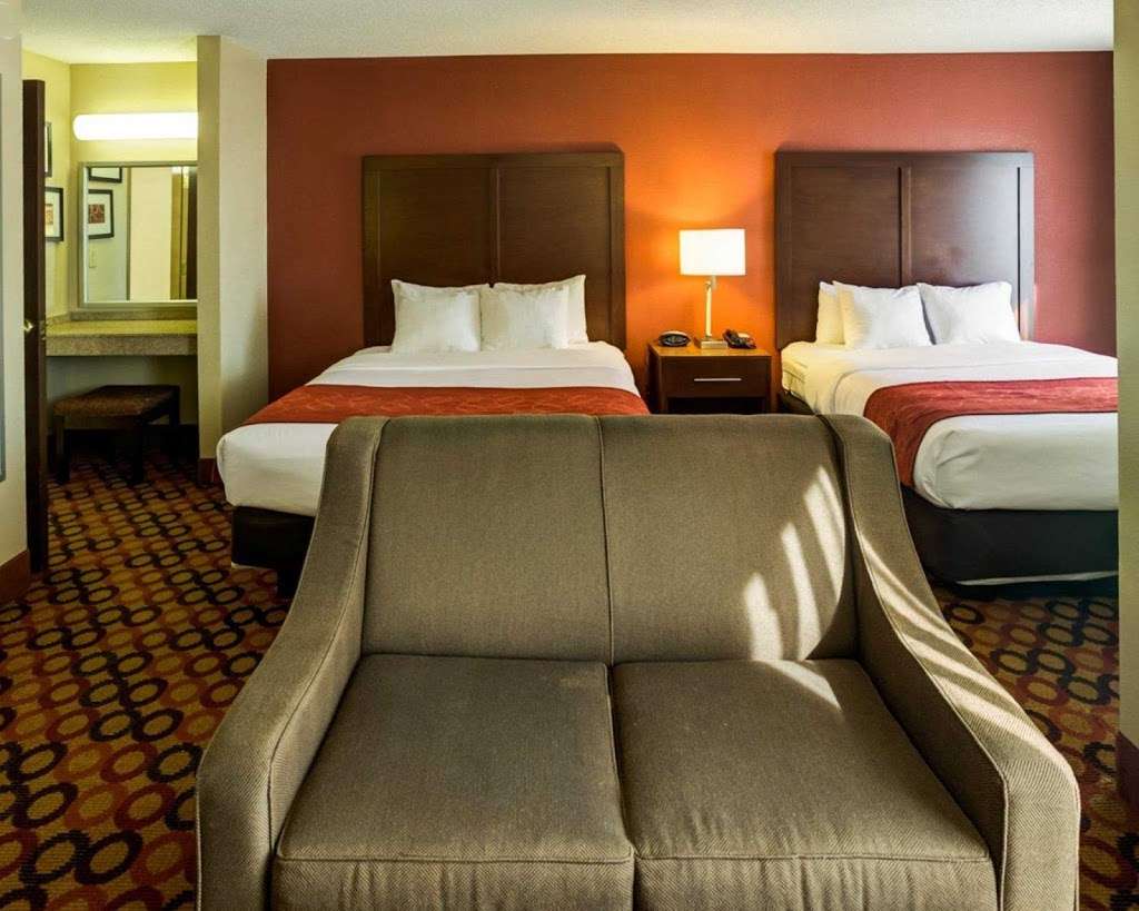 Comfort Suites Airport | 3425 Mulberry Church Rd, Charlotte, NC 28208, USA | Phone: (704) 971-4400