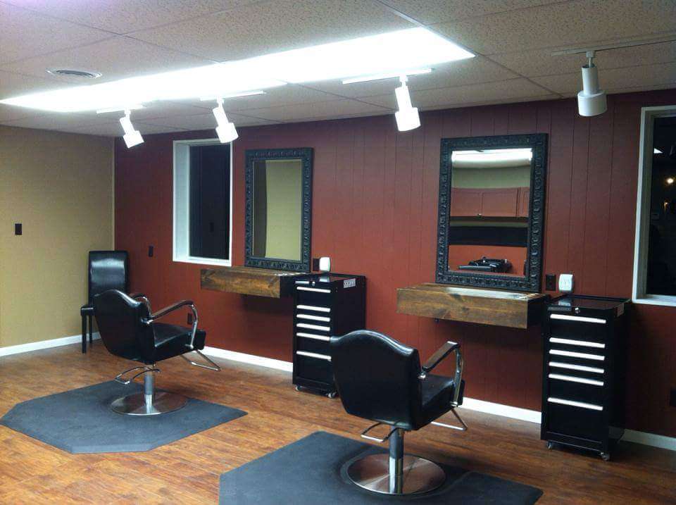 Scissorhands Salon | 215 W Ohio St, Clinton, MO 64735, USA | Phone: (660) 885-2262