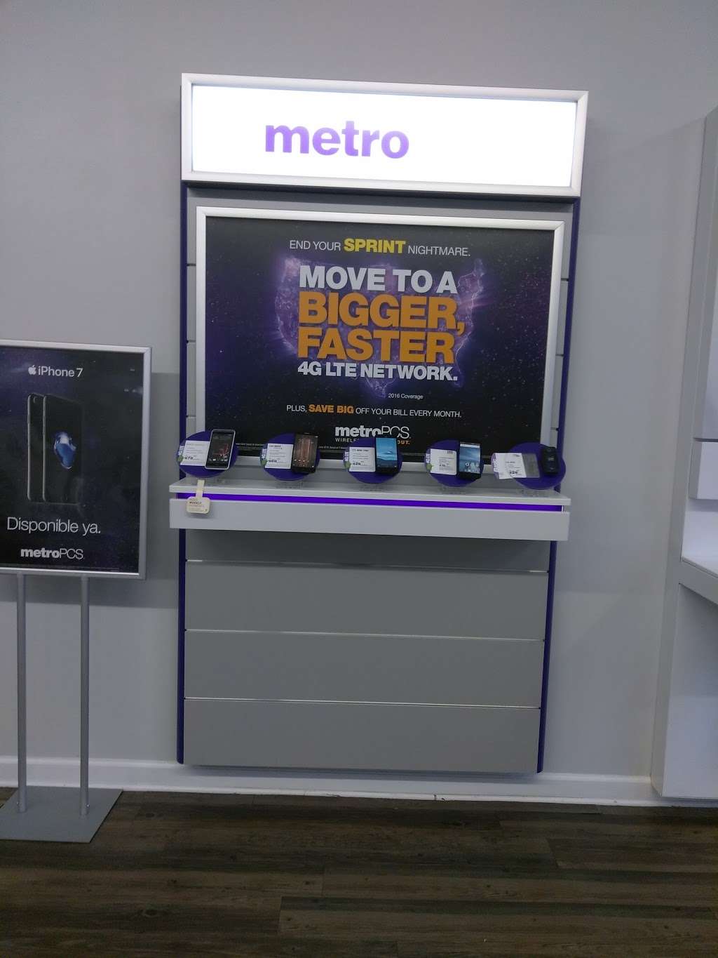 Metro by T-Mobile | 7450 N Western Ave, Chicago, IL 60645, USA | Phone: (872) 208-7520