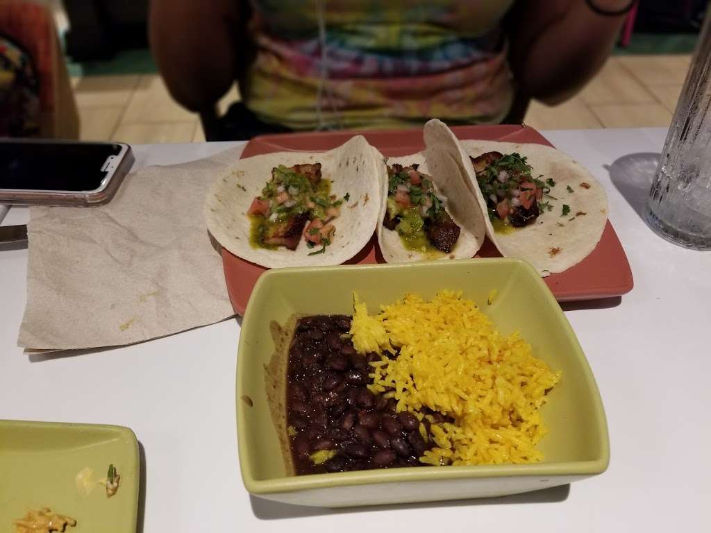 La Familia Tacos & Tequila | Terminal 1 Concourse A, Fort Lauderdale Hollywood International Airport, Fort Lauderdale, FL 33315, USA