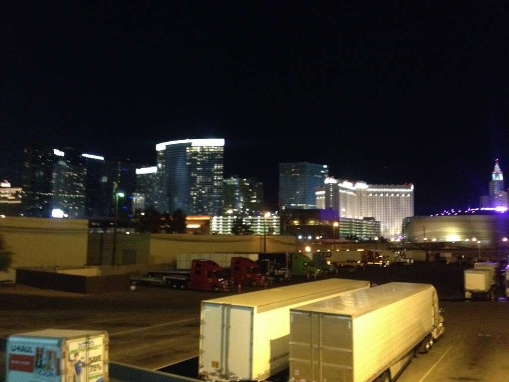 Truck Parking | Las Vegas, NV 89103, USA