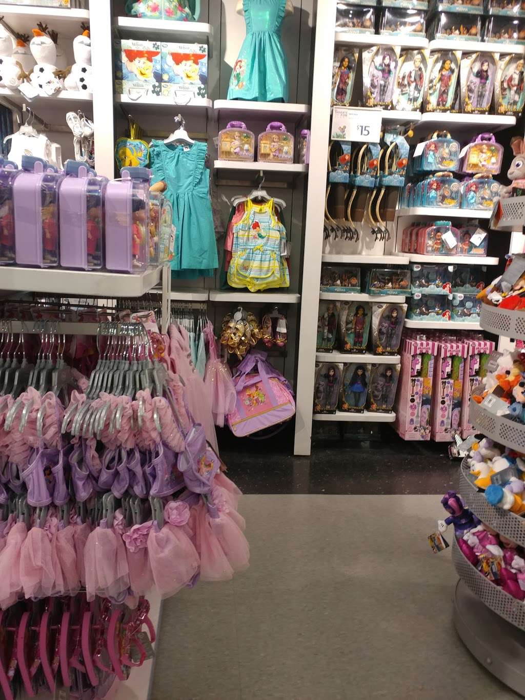 Disney Store | 1 Premium, Outlet Blvd, Wrentham, MA 02093, USA | Phone: (508) 384-2858