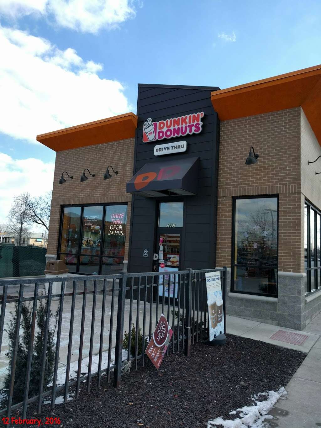 Dunkin | 7921 S Western Ave, Chicago, IL 60620, USA | Phone: (773) 424-4772