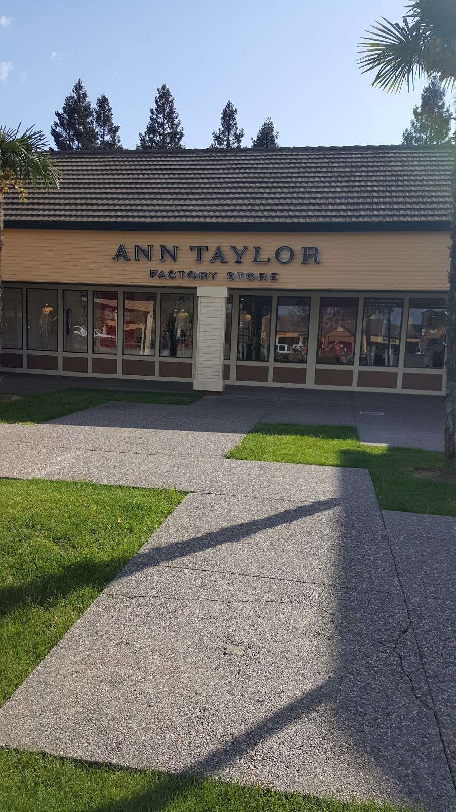 Ann Taylor Factory Store | 321 Nut Tree Rd, Vacaville, CA 95687, USA | Phone: (707) 447-9066