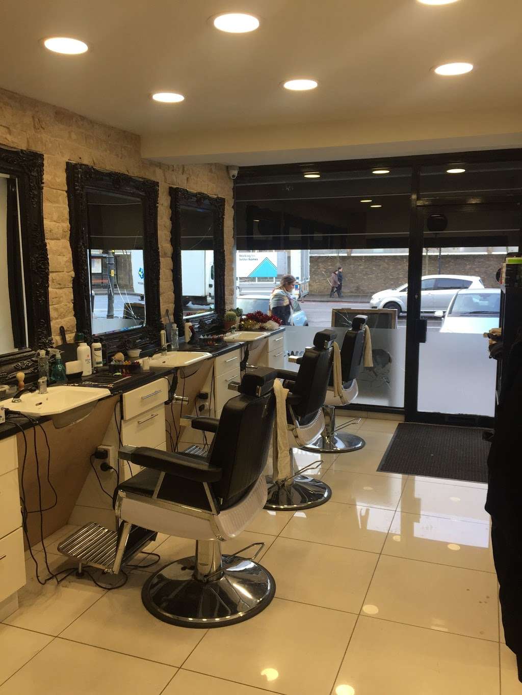 Classic Grooming Barbershop | 382 Kingsland Rd, London E8 4AA, UK | Phone: 07821 297288