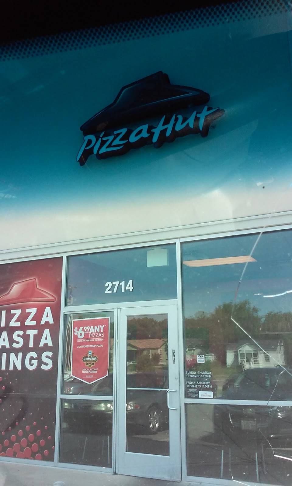 Pizza Hut | 2714 E Berry St, Fort Worth, TX 76105 | Phone: (817) 535-5533