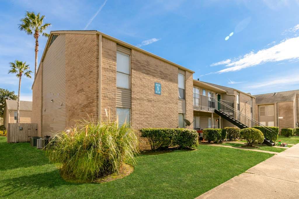 Westwood Park Apartments | 1908 Rosharon Rd, Alvin, TX 77511 | Phone: (281) 713-9344