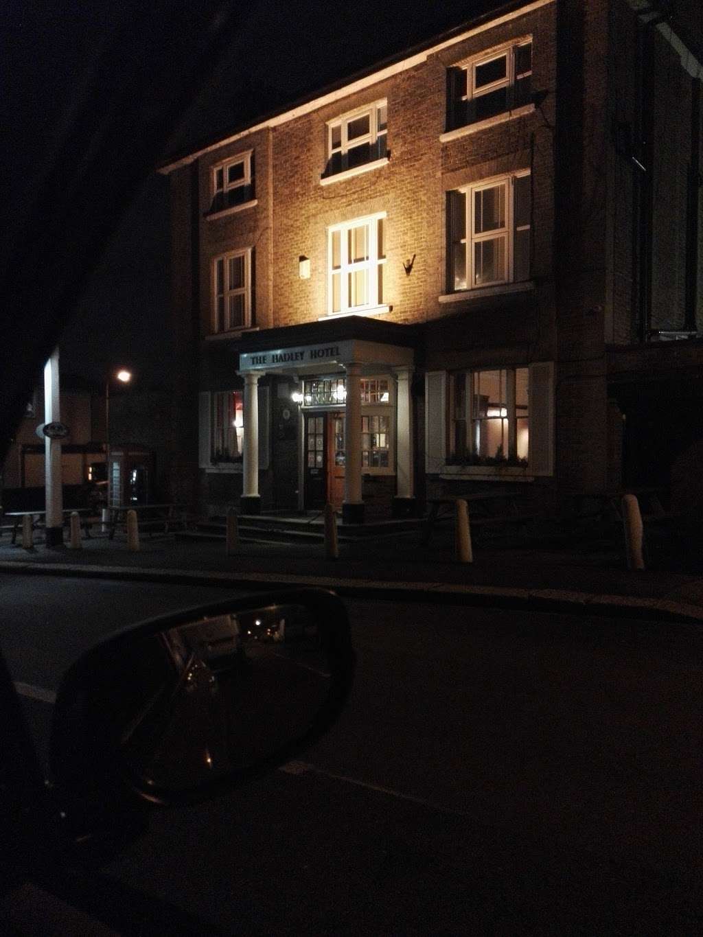 The Hadley Hotel | 113 Hadley Rd, Barnet EN5 5QN, UK | Phone: 020 8449 0161