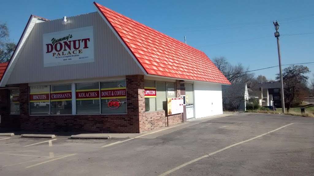 Yummys Donut palace | 709 S Maguire St, Warrensburg, MO 64093, USA | Phone: (660) 422-7777