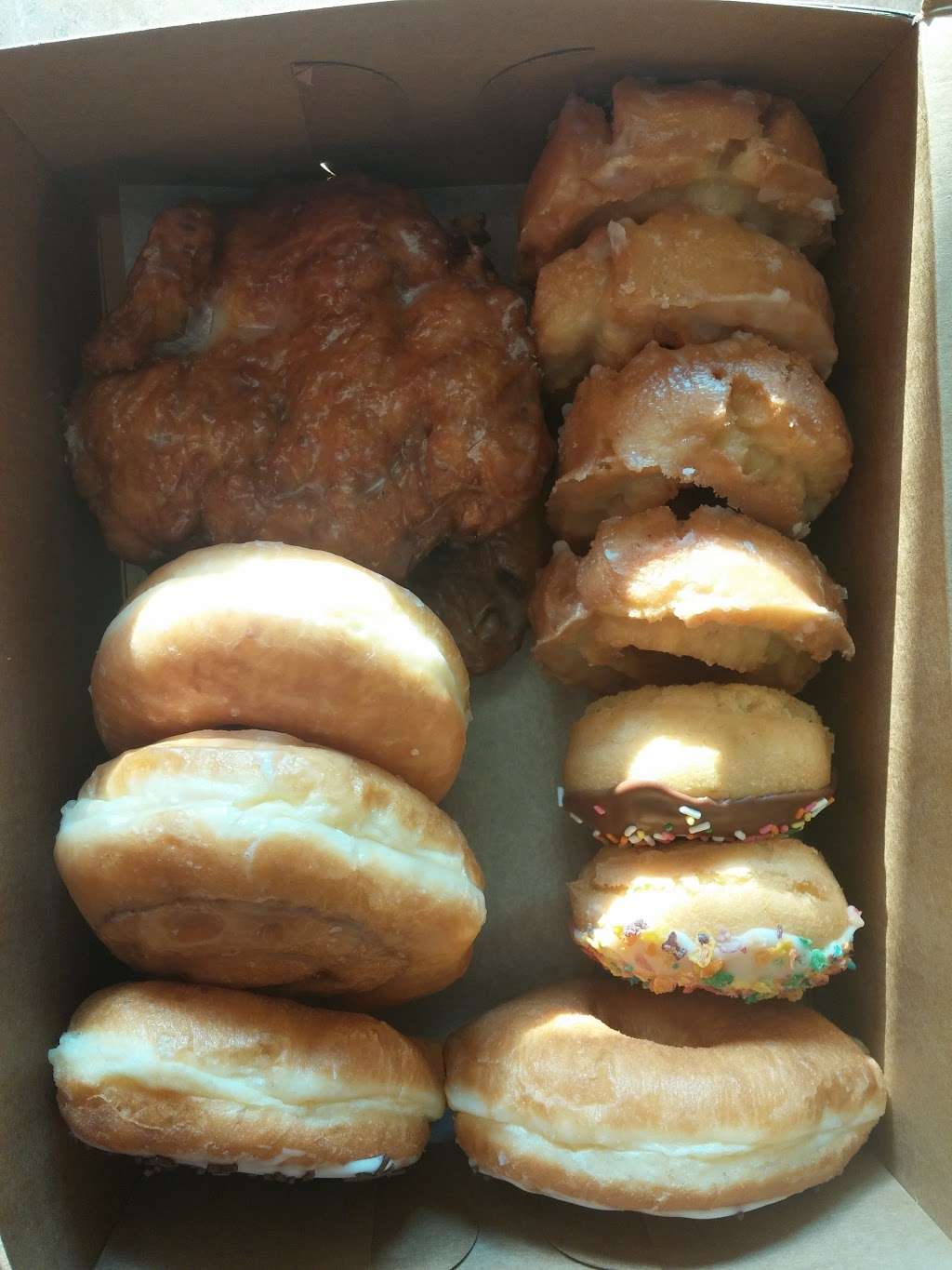 White House Donut Shop | 212 E Main St, Westfield, IN 46074 | Phone: (317) 896-5856