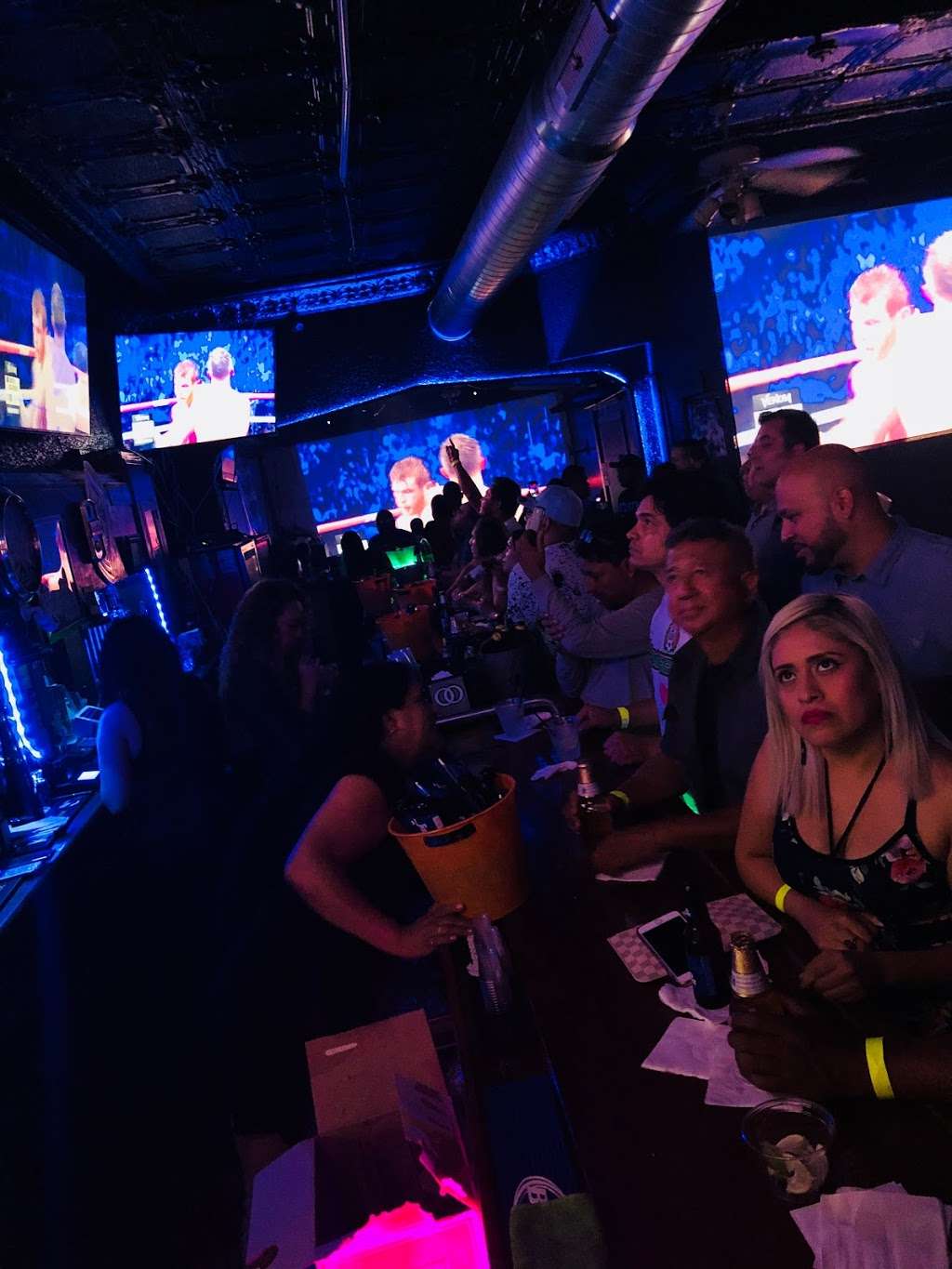 Canos Bar | 5803, 2953 W Belmont Ave, Chicago, IL 60618 | Phone: (773) 372-6330