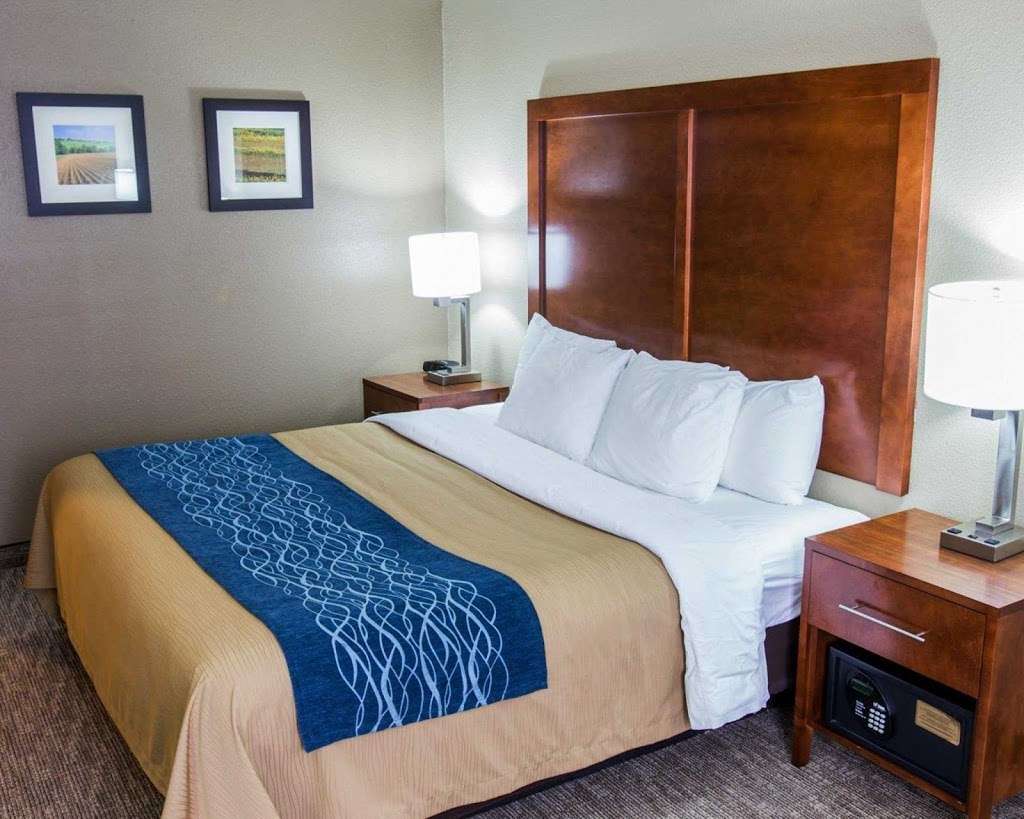 Comfort Inn | 2335 Oak Street I-35 exit 183, Ottawa, KS 66067, USA | Phone: (480) 676-5250