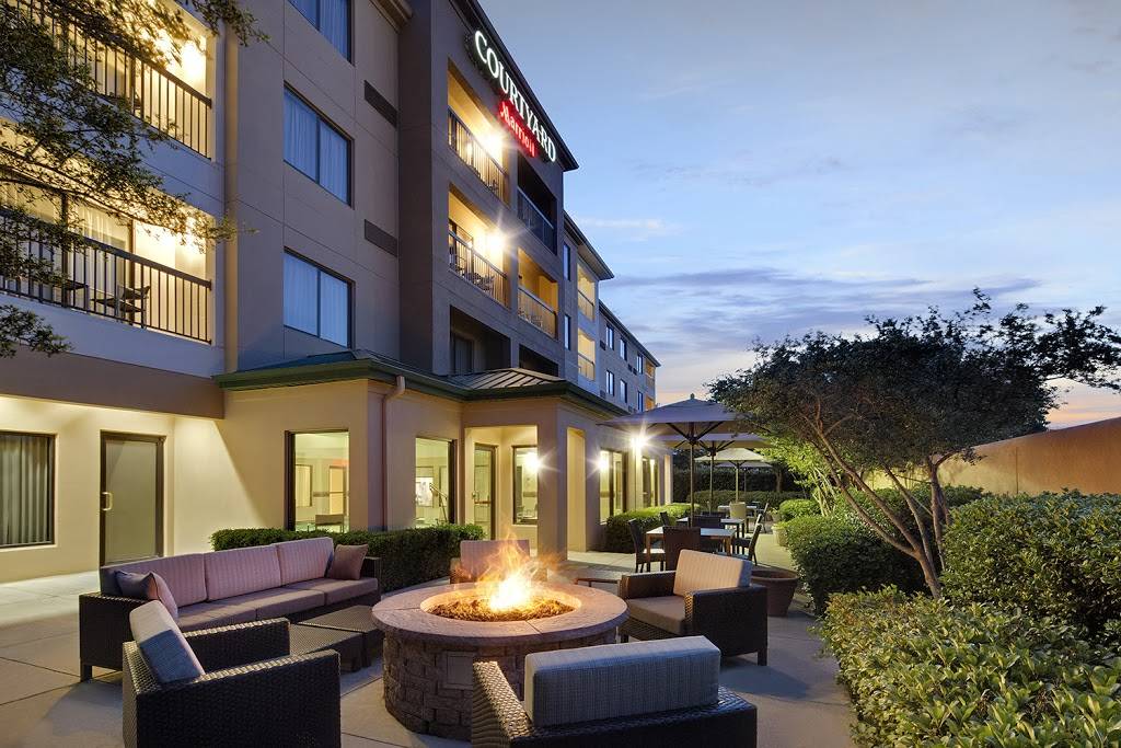 Courtyard by Marriott Dallas Mesquite | 2300 I-30 Frontage Rd, Mesquite, TX 75150, USA | Phone: (972) 681-3300