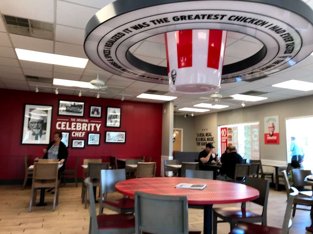 KFC | 31257 Riverside Dr, Lake Elsinore, CA 92530, USA | Phone: (951) 674-3300