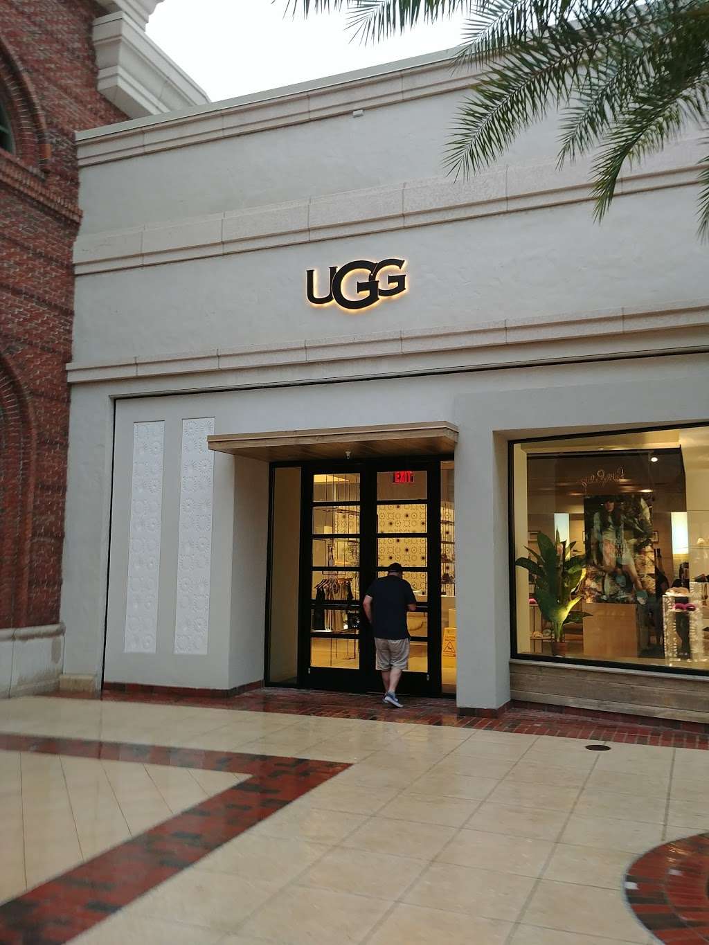 UGG | 1520 East Buena Vista Drive G, Lake Buena Vista, FL 32830, USA | Phone: (407) 208-2318