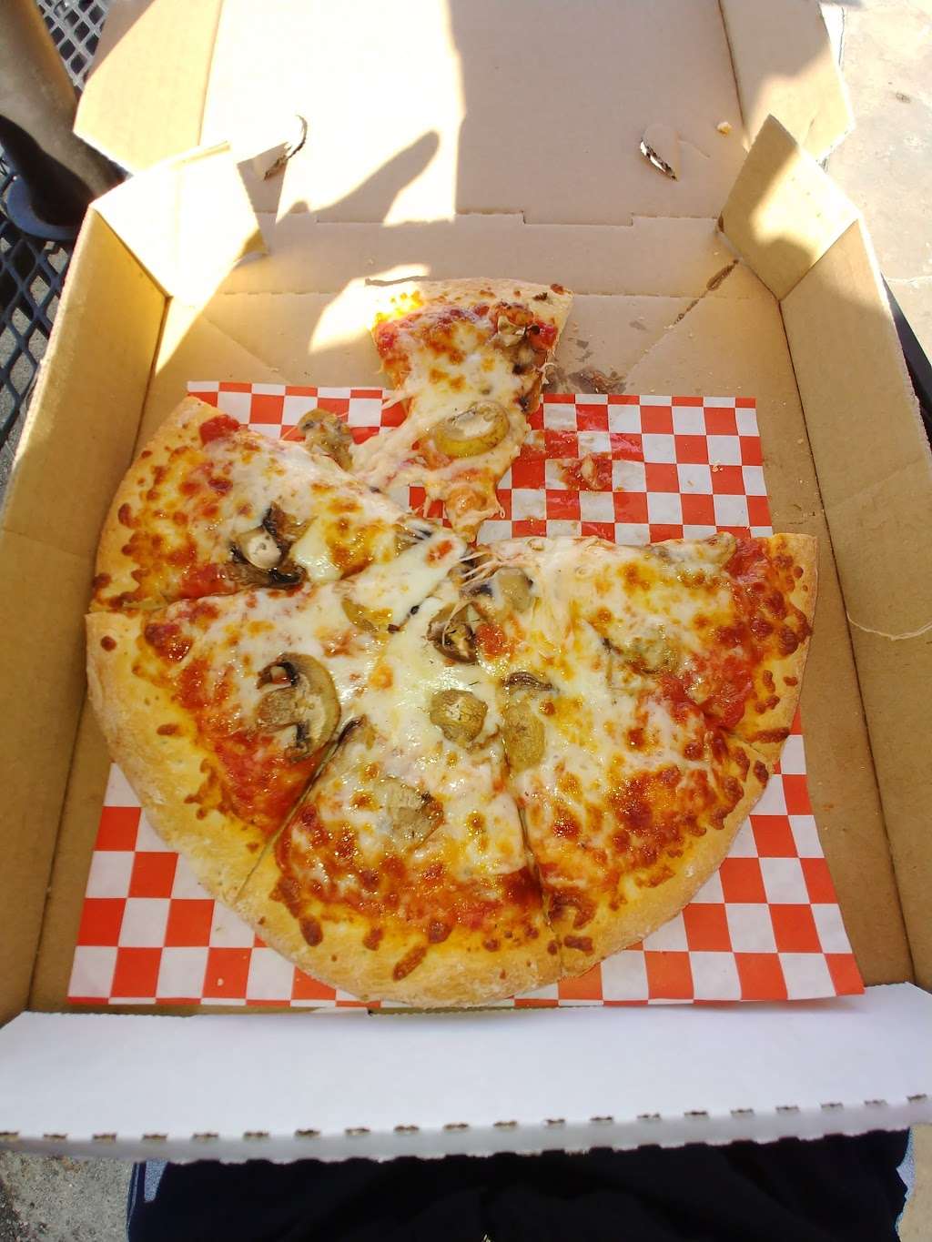LW Pizza | 2201 N Lakewood Blvd, Long Beach, CA 90815 | Phone: (562) 494-6900