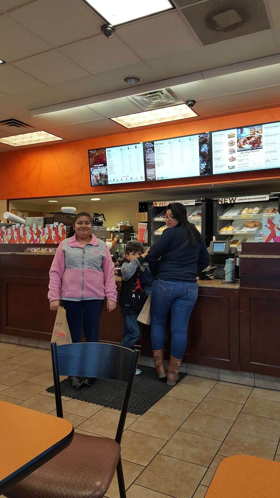 Dunkin | 6925 S Pulaski Rd, Chicago, IL 60629, USA | Phone: (773) 585-5999