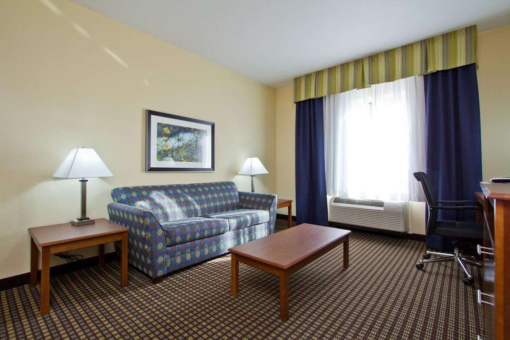 Holiday Inn Express & Suites - Denver East Hotel | 12140 E 45th Ave, Denver, CO 80239, USA | Phone: (303) 371-9498