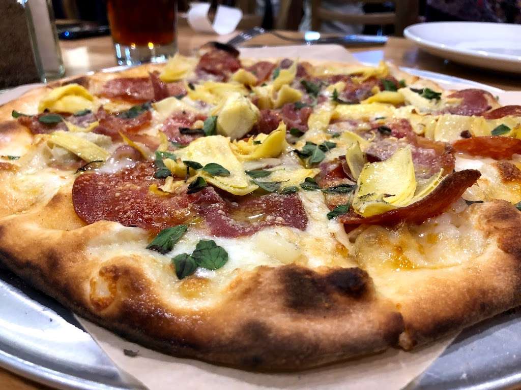 Wood Paddle Pizza & Tap | 17060 E Quincy Ave, Aurora, CO 80015 | Phone: (720) 398-8118