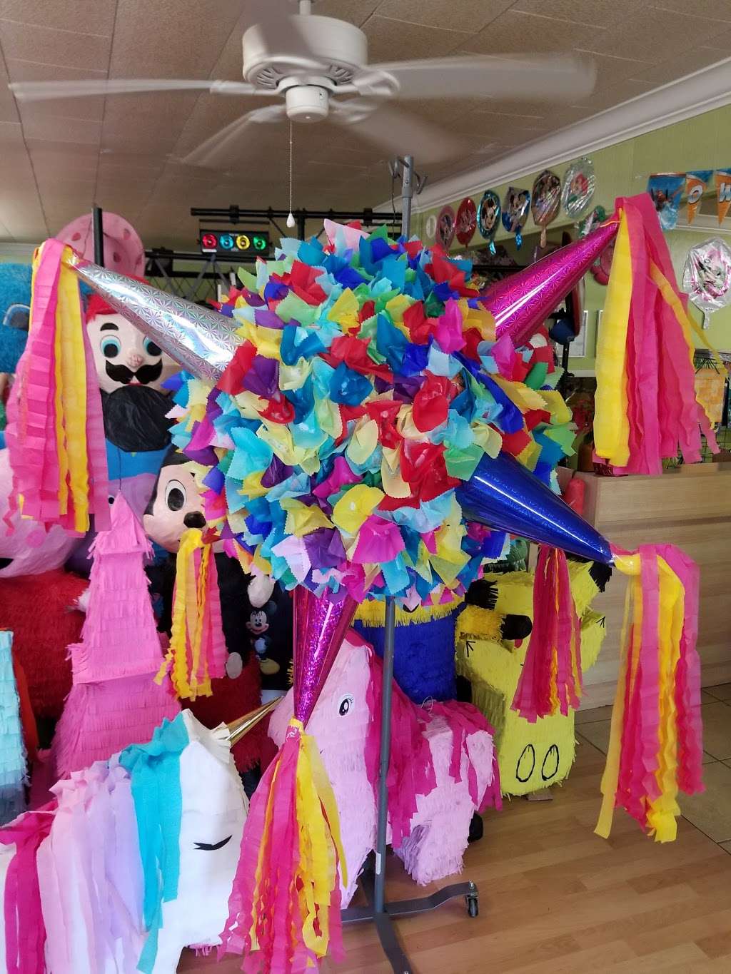 Sandillitas Party Supply | 2901 Market St, Baytown, TX 77520, USA | Phone: (281) 683-2557