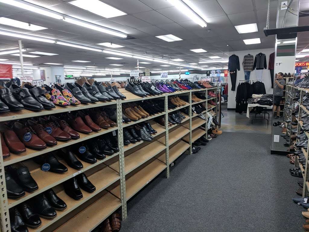 SuitMart - North Freeway | 11120 North Fwy, Houston, TX 77037, USA | Phone: (281) 931-3684