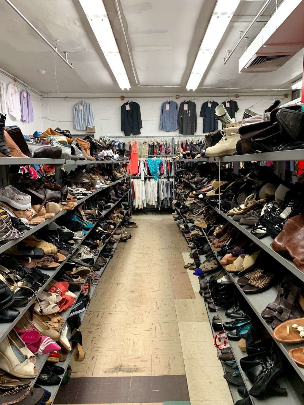 Village Discount Outlet Store 03 | 2032 N Milwaukee Ave, Chicago, IL 60647, USA | Phone: (708) 388-4772