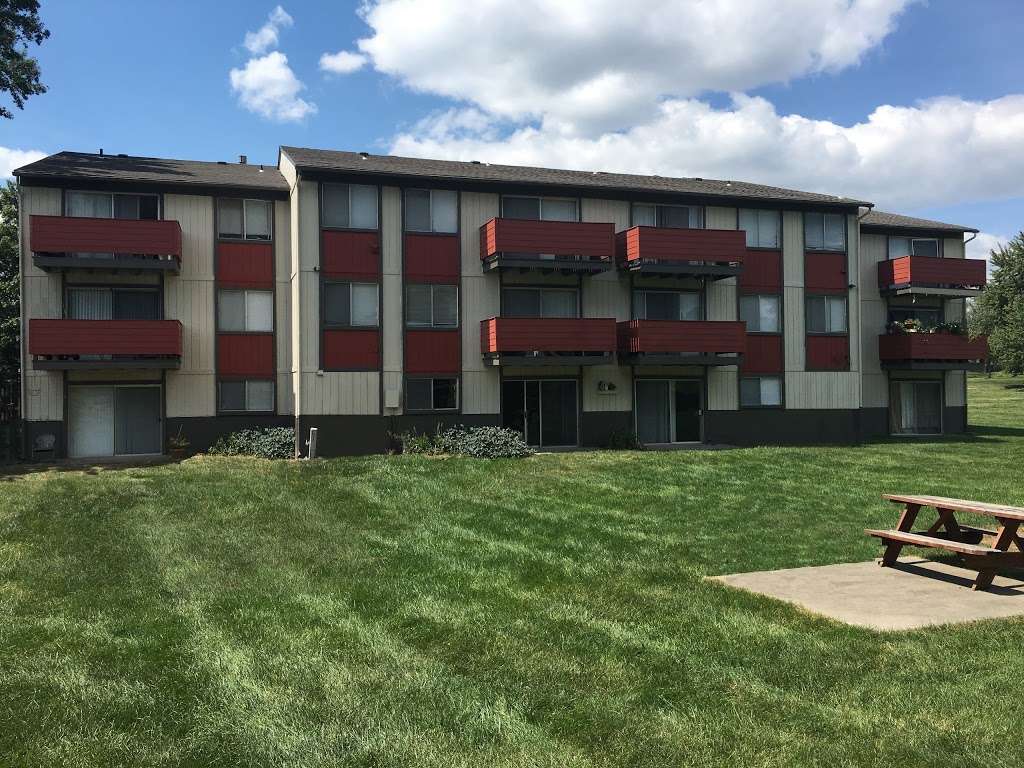 Applewood Apartments | 7841 North Anita Avenue, Kansas City, MO 64151 | Phone: (816) 741-4100