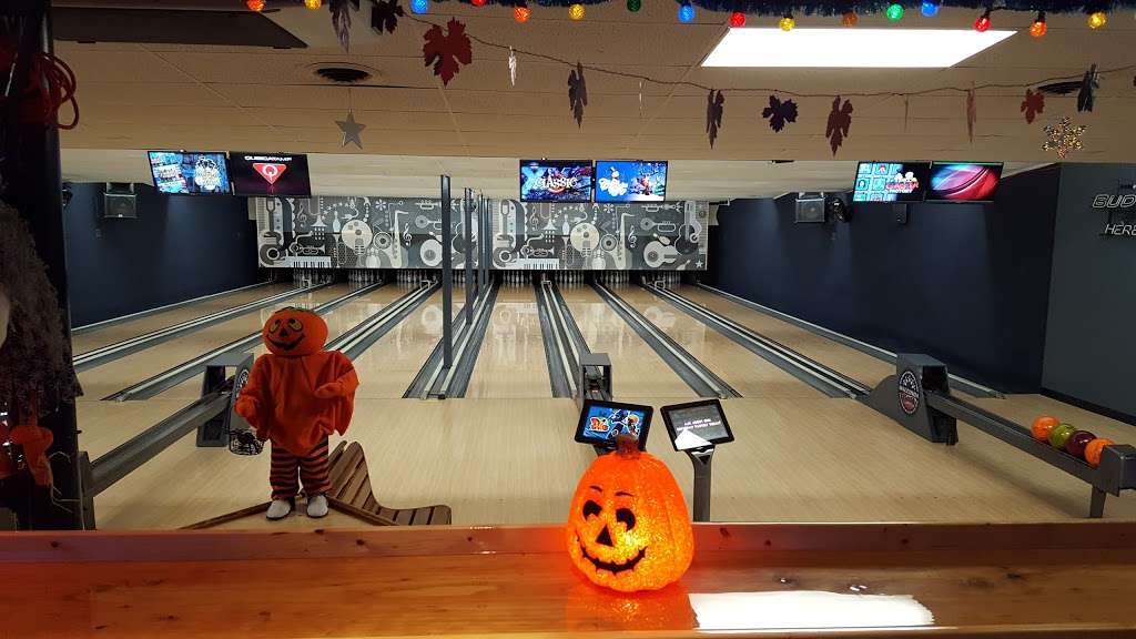 Wauconda Bowl | 381 W Liberty St, Wauconda, IL 60084, USA | Phone: (847) 526-5030