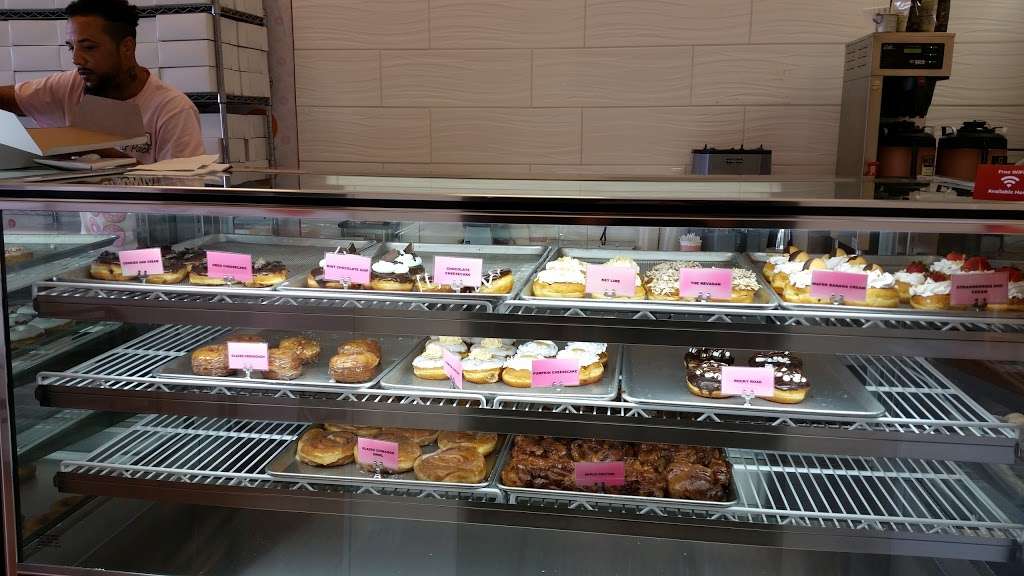 Donut Mania | 6320 Simmons St Suite 135, North Las Vegas, NV 89031, USA | Phone: (702) 902-5714