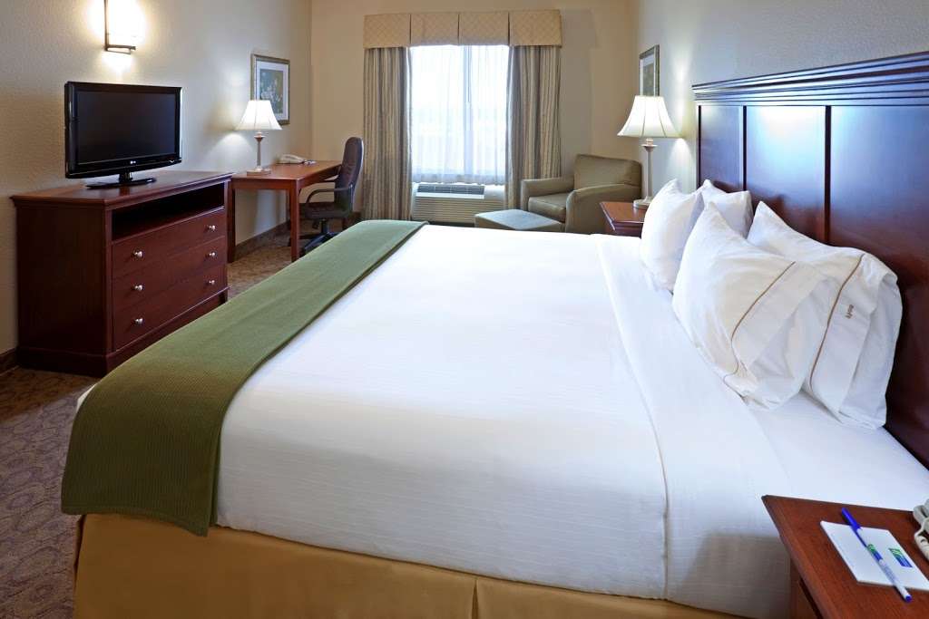 Holiday Inn Express & Suites Dallas Southwest-Cedar Hill | 1007 N Hwy 67, Cedar Hill, TX 75104, USA | Phone: (972) 291-4037