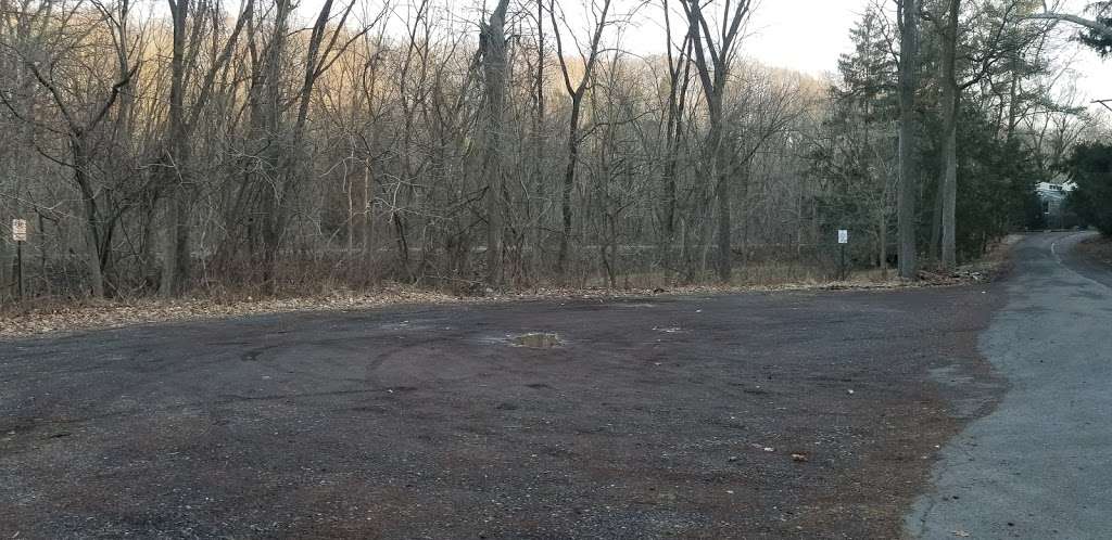 Pennypack Trail Parking | 1701-1949 Old Huntingdon Pike, Huntingdon Valley, PA 19006, USA