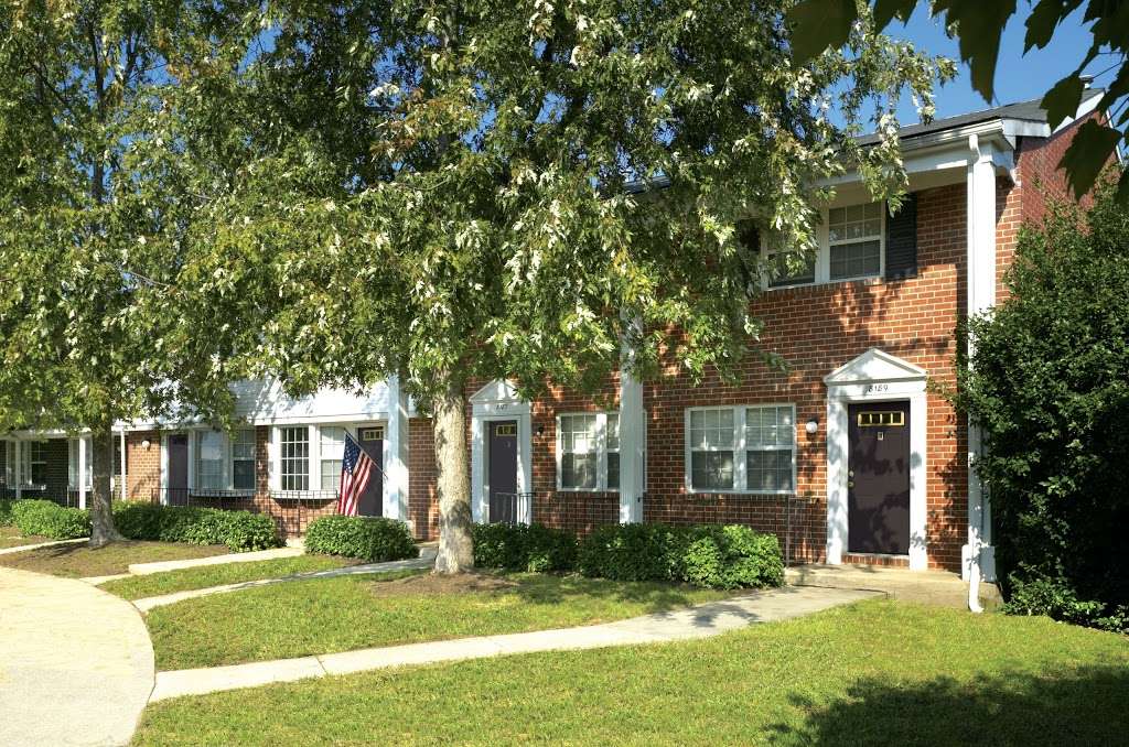 Village Square Townhomes and Apartments | 8096 Crainmont Dr, Glen Burnie, MD 21061 | Phone: (410) 969-1523