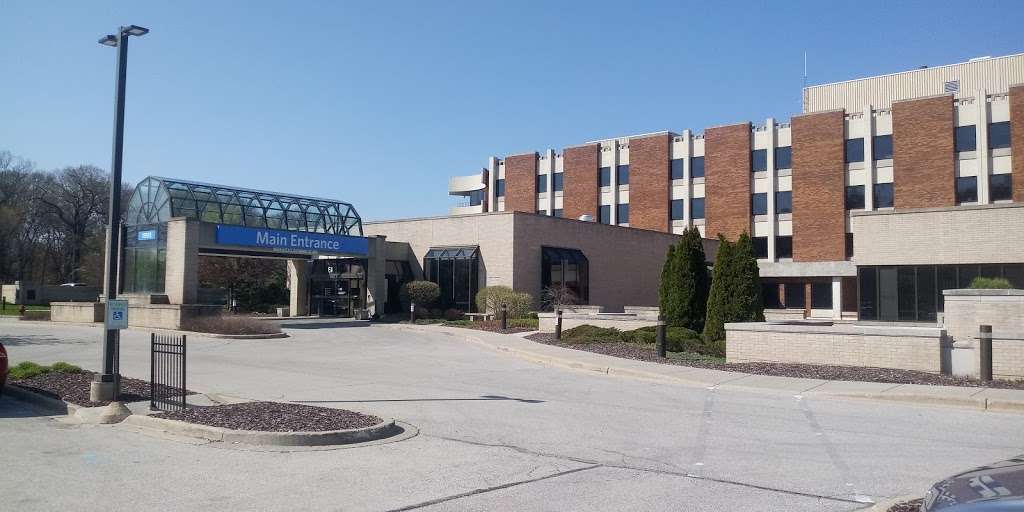 Ascension SE Wisconsin Hospital - Elmbrook Campus | 19333 W North Ave, Brookfield, WI 53045, USA | Phone: (262) 785-2000